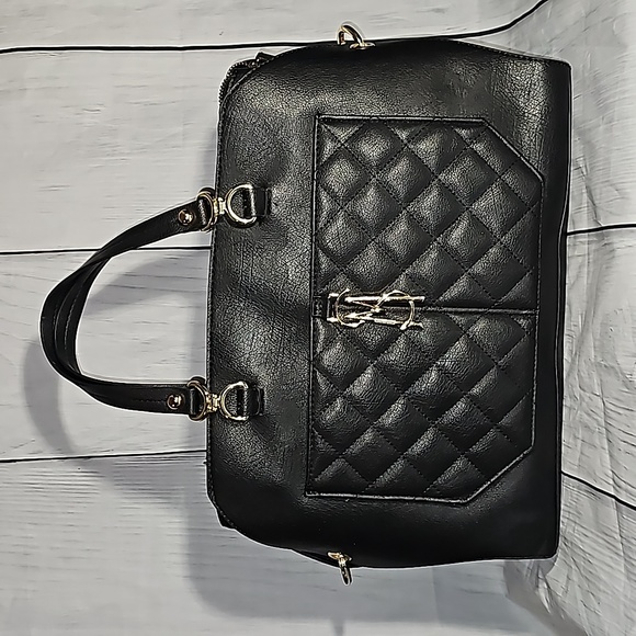 Steve Madden Handbags - Steve Madden Gorgeous Shoulder bag Handbag VGUC Vegan Faux Leather Blk/Gold Auth